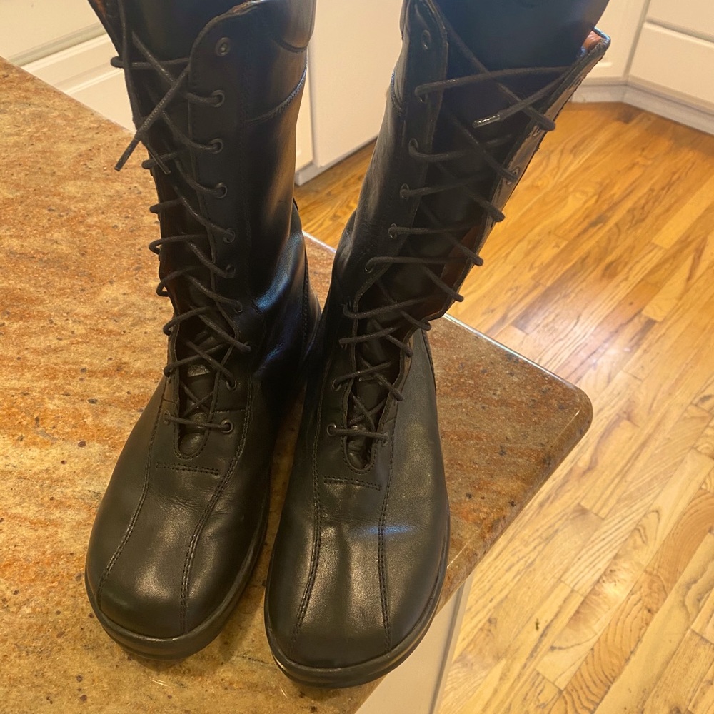 Birkenstock’s Footprint Laredo Combat boots